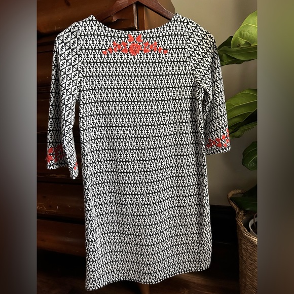 THML Black and White Aztec Floral Embroidered 3/4 Sleeve Dress Size XS - Picture 2 of 10